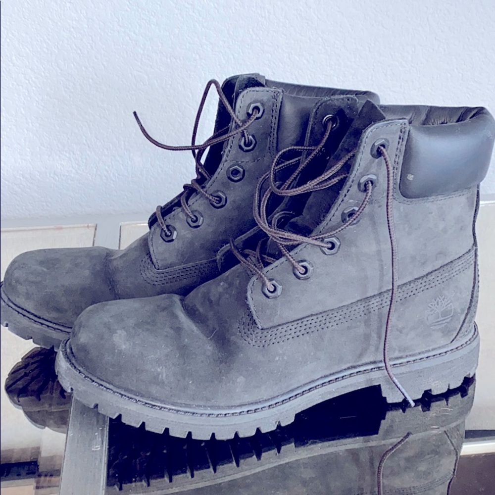 Timberland Black suede boots size 9 like new